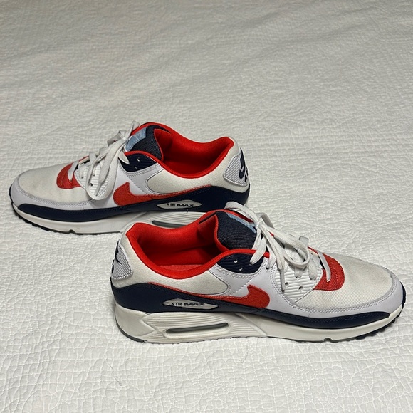 Nike Air Max Men’s White Red Navy Sneakers - Picture 3 of 4